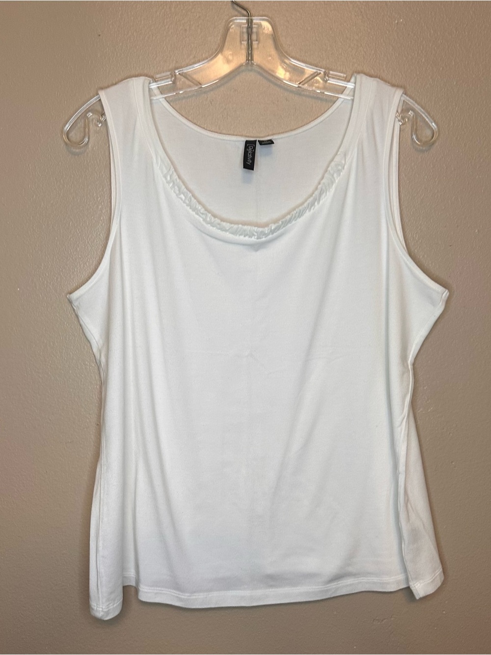Relativity White Scoop Neck Sleeveless Tank